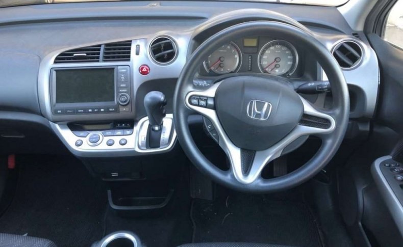HONDA STREAM ZS HDD Navi Package 2010