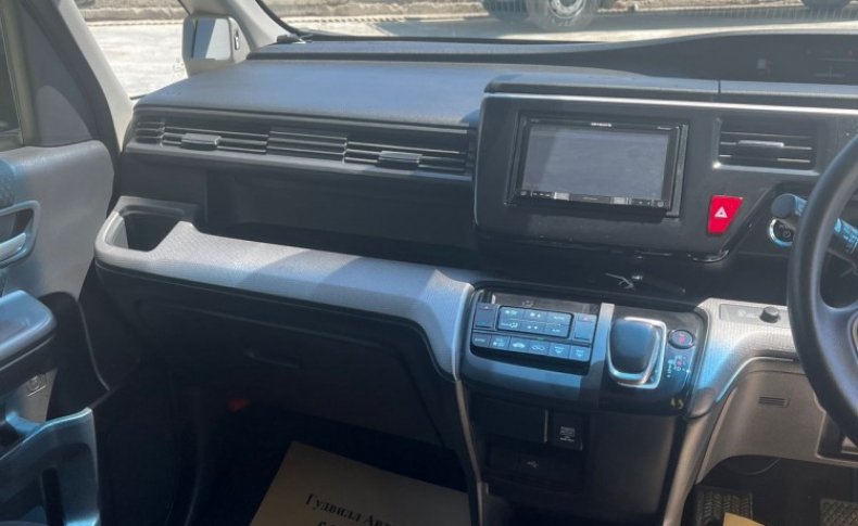 HONDA STEPWGN HYBRID B HONDA SENSING 2018