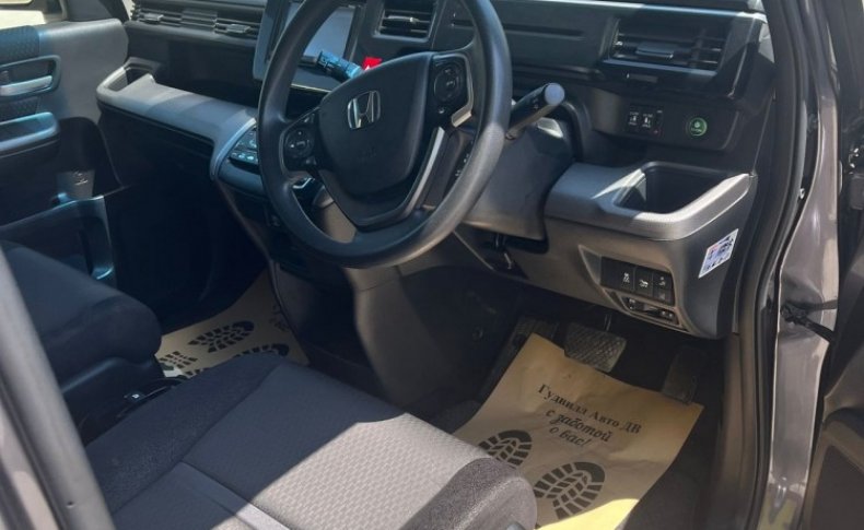 HONDA STEPWGN HYBRID B HONDA SENSING 2018