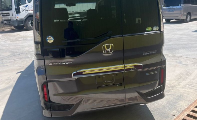 HONDA STEPWGN HYBRID B HONDA SENSING 2018