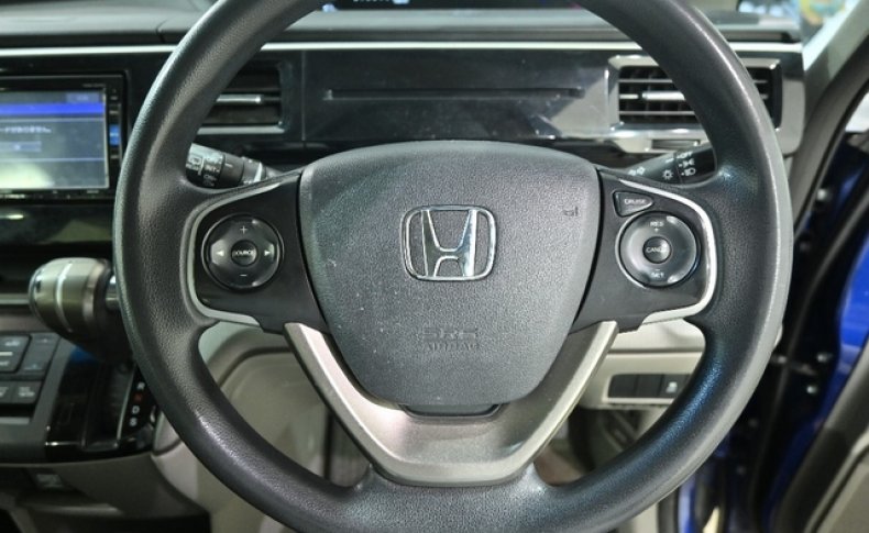 HONDA STEPWGN G 8-SEATERS 2015