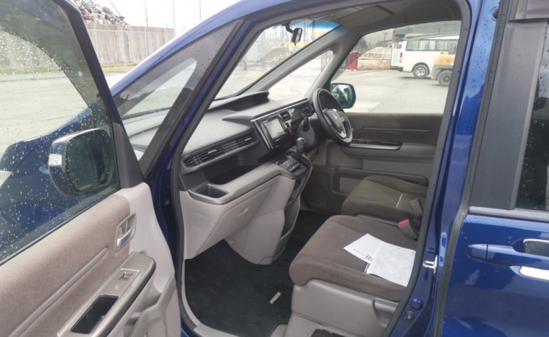 HONDA STEPWGN G 8-SEATERS 2015