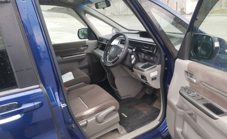 HONDA STEPWGN G 8-SEATERS 2015