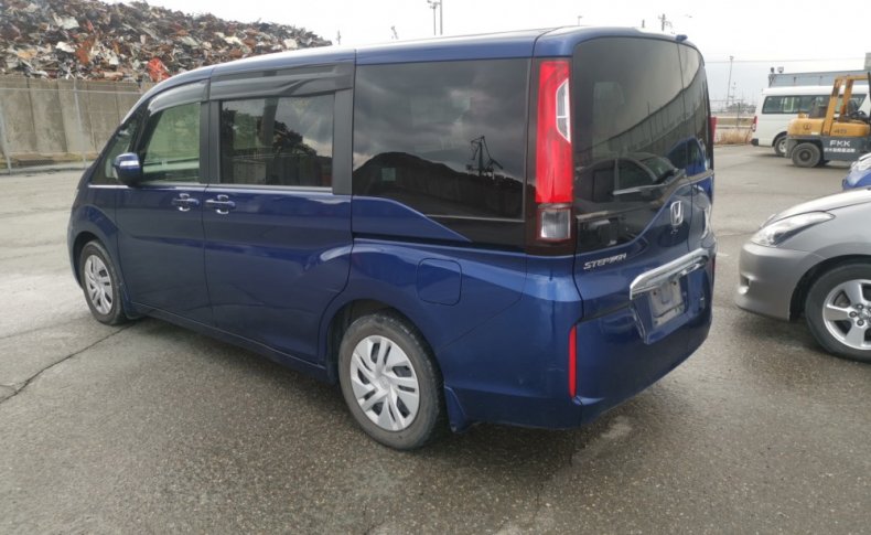 HONDA STEPWGN G 8-SEATERS 2015