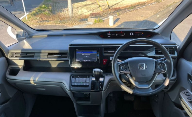 HONDA STEPWGN G 8-SEATERS 2015