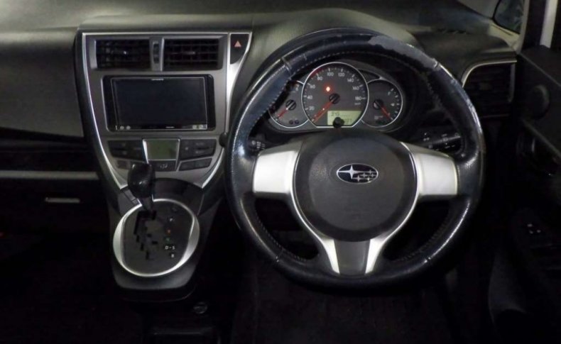 SUBARU TREZIA 1.3i-L 2013