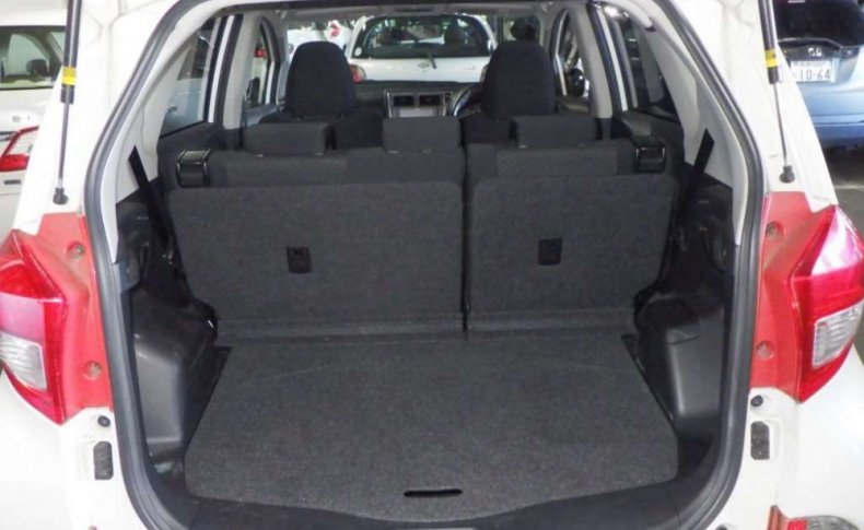 SUBARU TREZIA 1.3i-L 2013