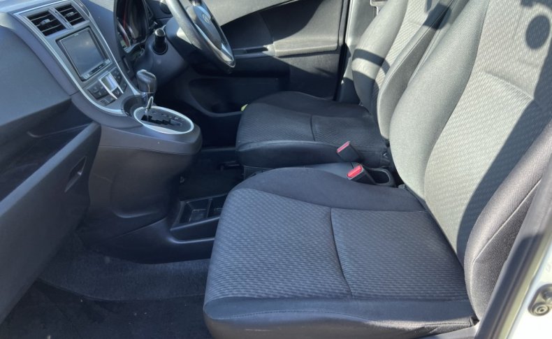 SUBARU TREZIA 1.3i-L 2013