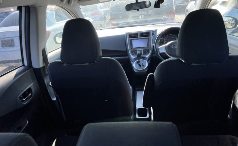 SUBARU TREZIA 1.3i-L 2013