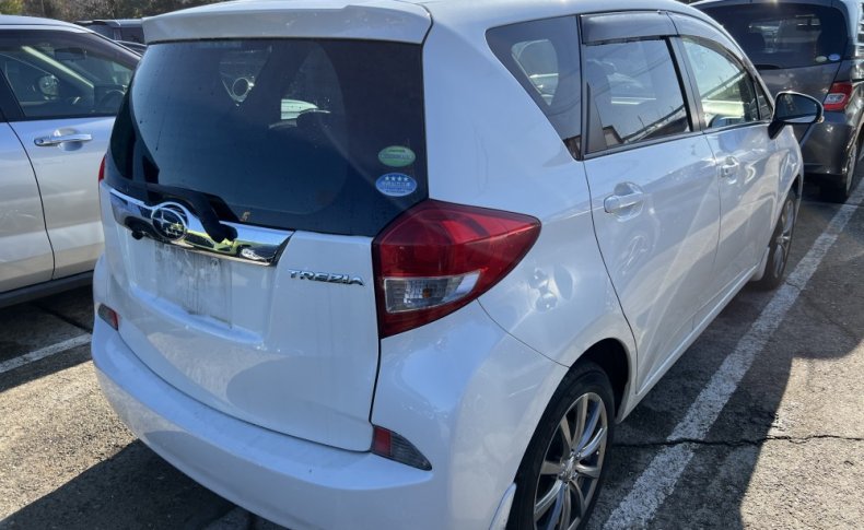 SUBARU TREZIA 1.3i-L 2013