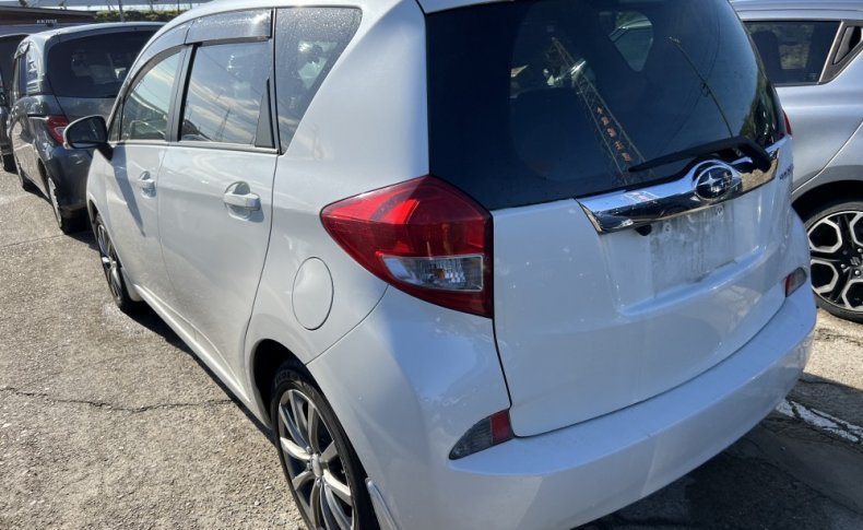 SUBARU TREZIA 1.3i-L 2013