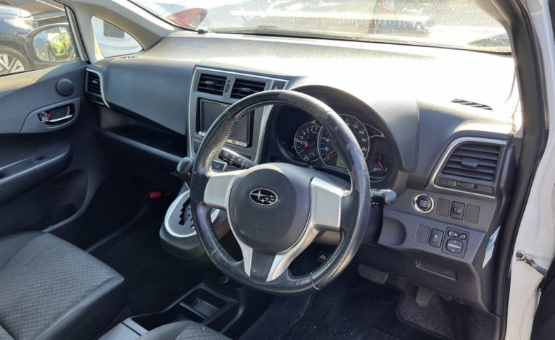 SUBARU TREZIA 1.3i-L 2013