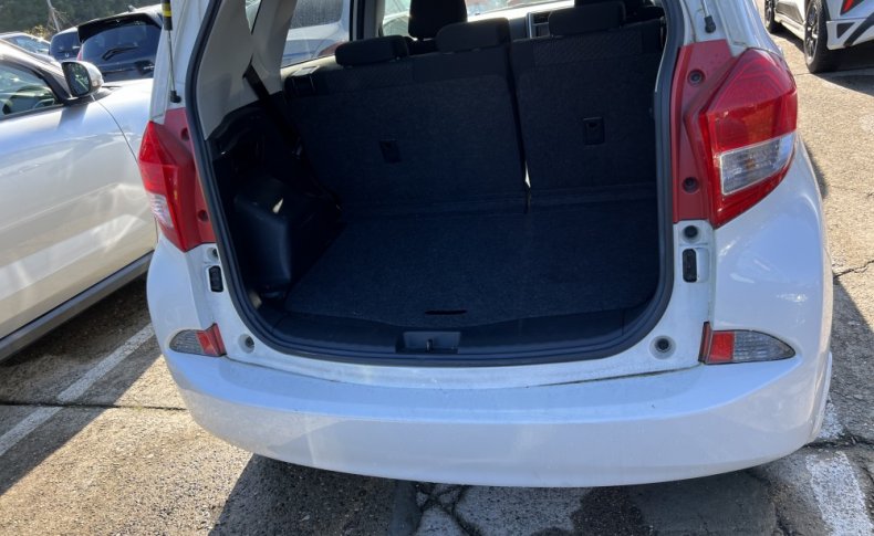 SUBARU TREZIA 1.3i-L 2013