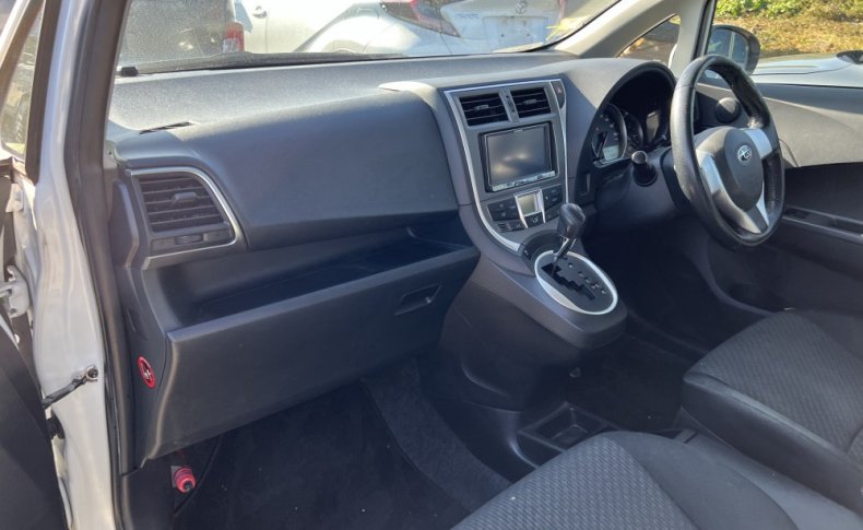 SUBARU TREZIA 1.3i-L 2013