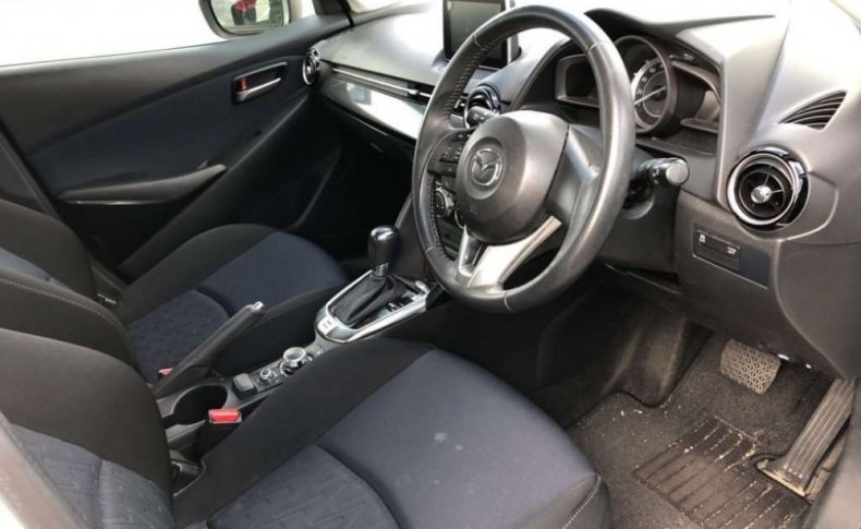 MAZDA DEMIO 13 S 2015