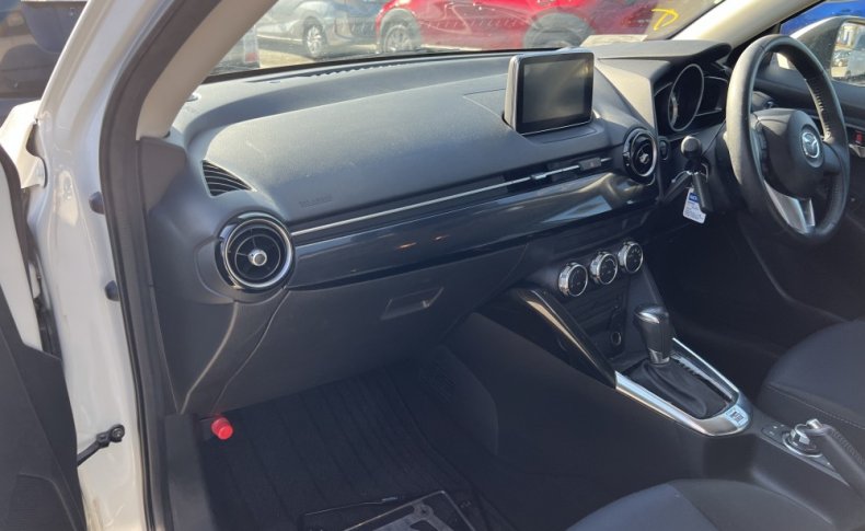 MAZDA DEMIO 13 S 2015