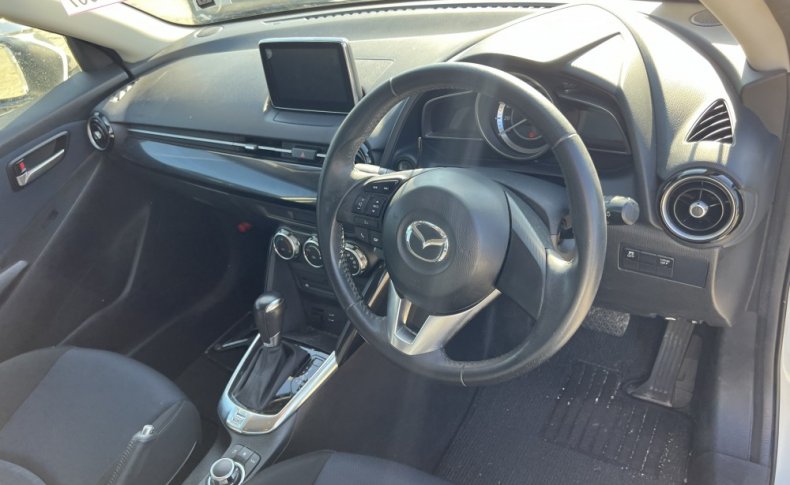 MAZDA DEMIO 13 S 2015