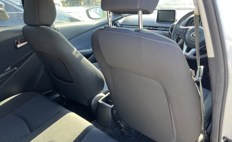 MAZDA DEMIO 13 S 2015