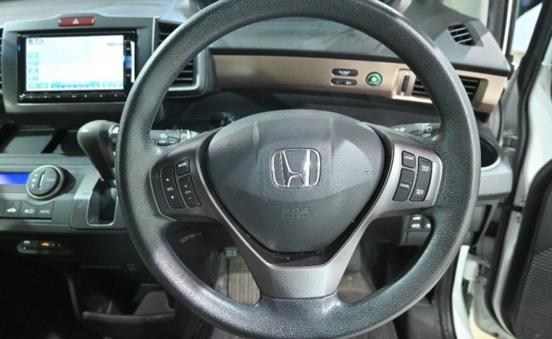 HONDA FREED G Premium Edition 7seats 2015