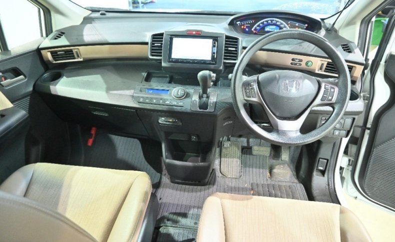 HONDA FREED G Premium Edition 7seats 2015