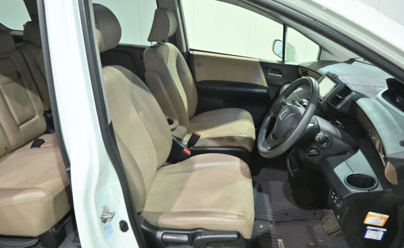 HONDA FREED G Premium Edition 7seats 2015