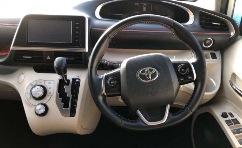 TOYOTA SIENTA G 2015