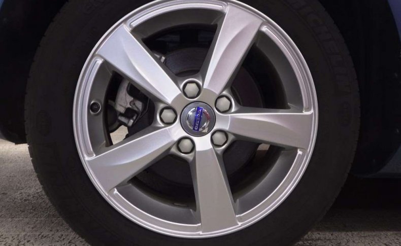 VOLVO V40 T3 2015