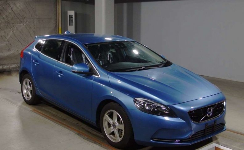 VOLVO V40 T3 2015