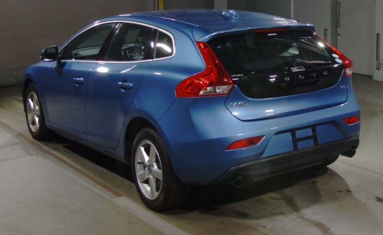 VOLVO V40 T3 2015