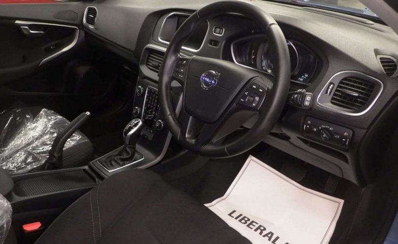 VOLVO V40 T3 2015