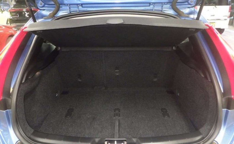 VOLVO V40 T3 2015