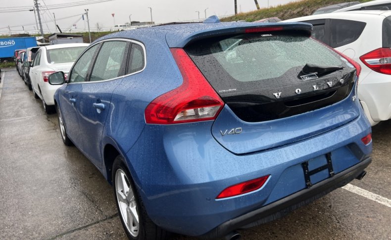 VOLVO V40 T3 2015