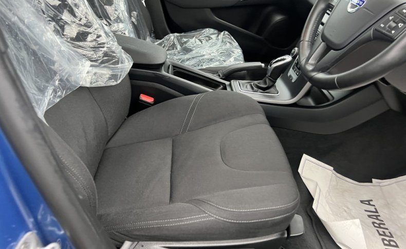 VOLVO V40 T3 2015