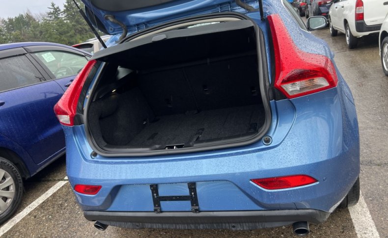 VOLVO V40 T3 2015