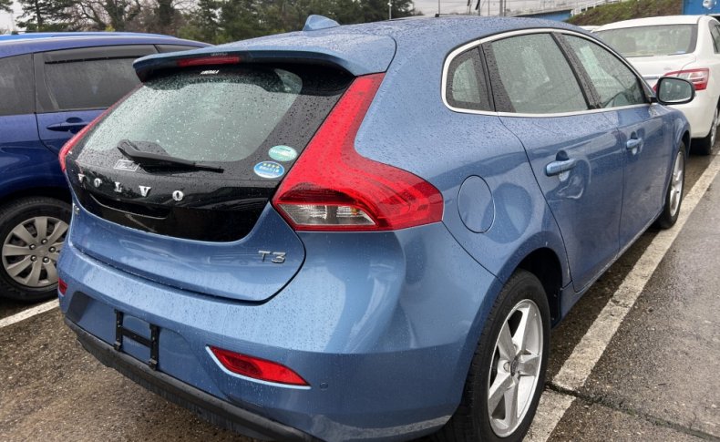 VOLVO V40 T3 2015