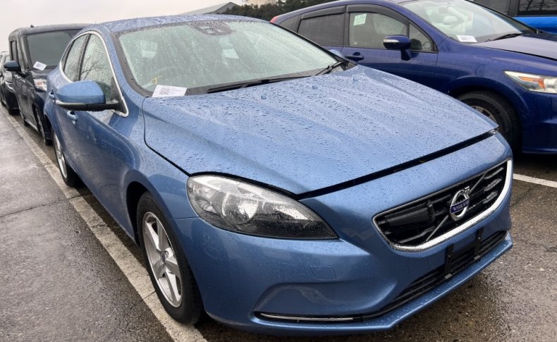 VOLVO V40 T3 2015
