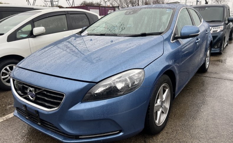 VOLVO V40 T3 2015