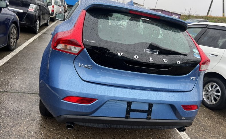 VOLVO V40 T3 2015