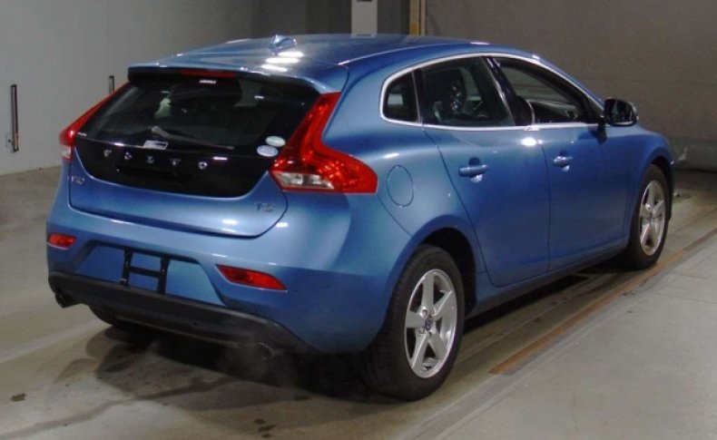 VOLVO V40 T3 2015