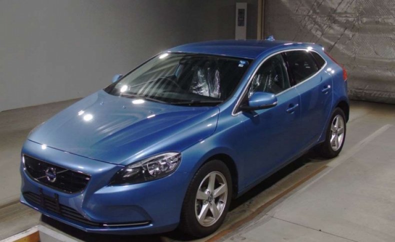 VOLVO V40 T3 2015