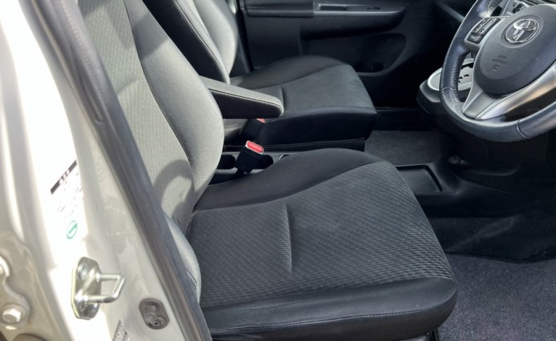 TOYOTA RACTIS G 4WD 2010
