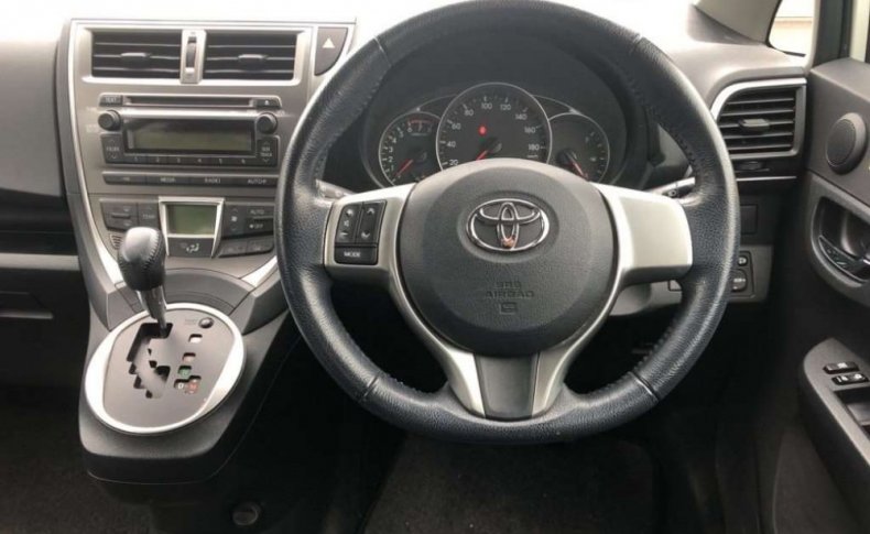 TOYOTA RACTIS G 4WD 2010