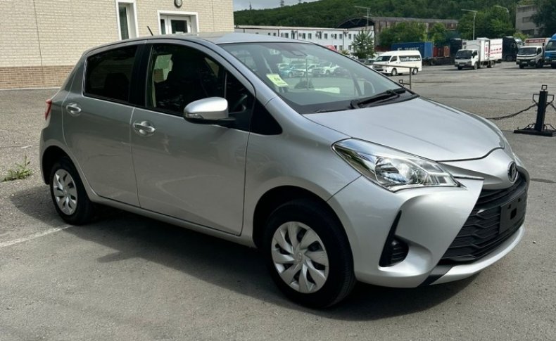 TOYOTA VITZ F 4WD 2018