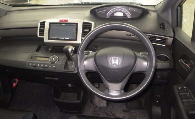 HONDA FREED SPIKE G 2010