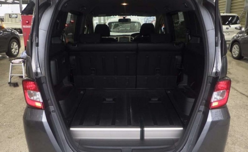 HONDA FREED SPIKE G 2010