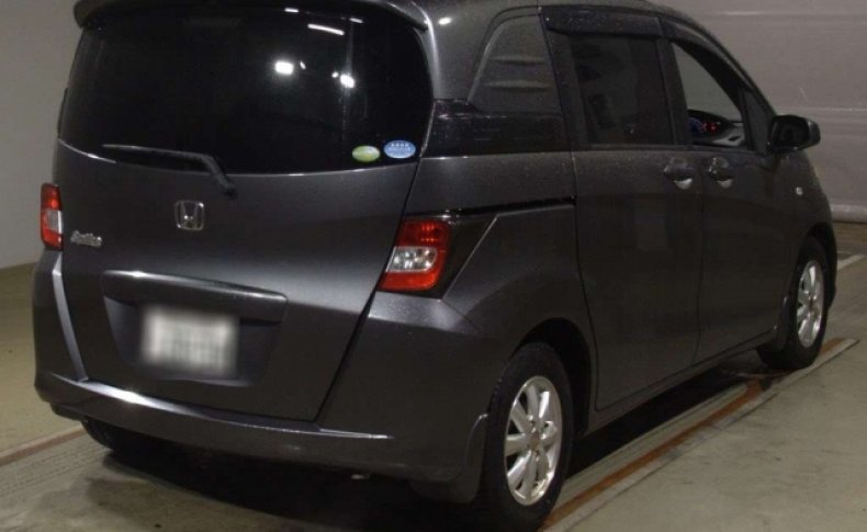 HONDA FREED SPIKE G 2010