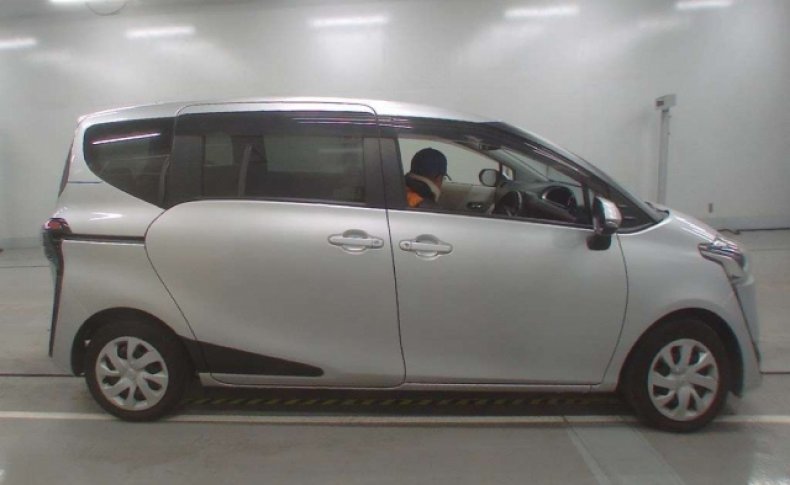 TOYOTA SIENTA G 2015