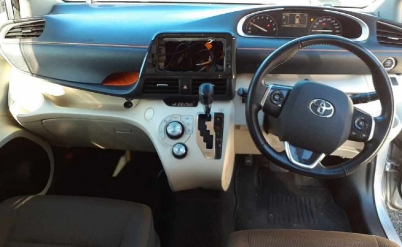 TOYOTA SIENTA G 2015
