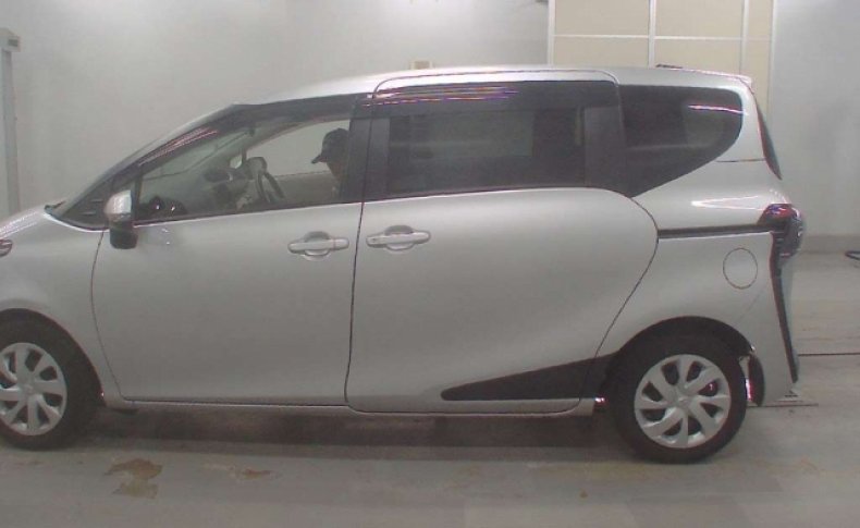 TOYOTA SIENTA G 2015