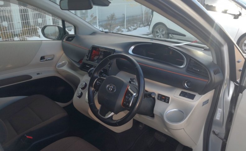 TOYOTA SIENTA G 2015